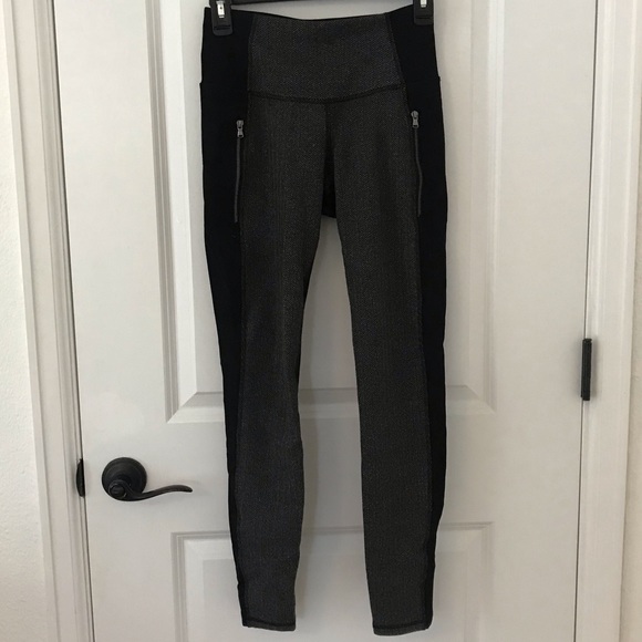 OLD NAVY | Zip-Pocket Herringbone Leggings - Picture 3 of 5